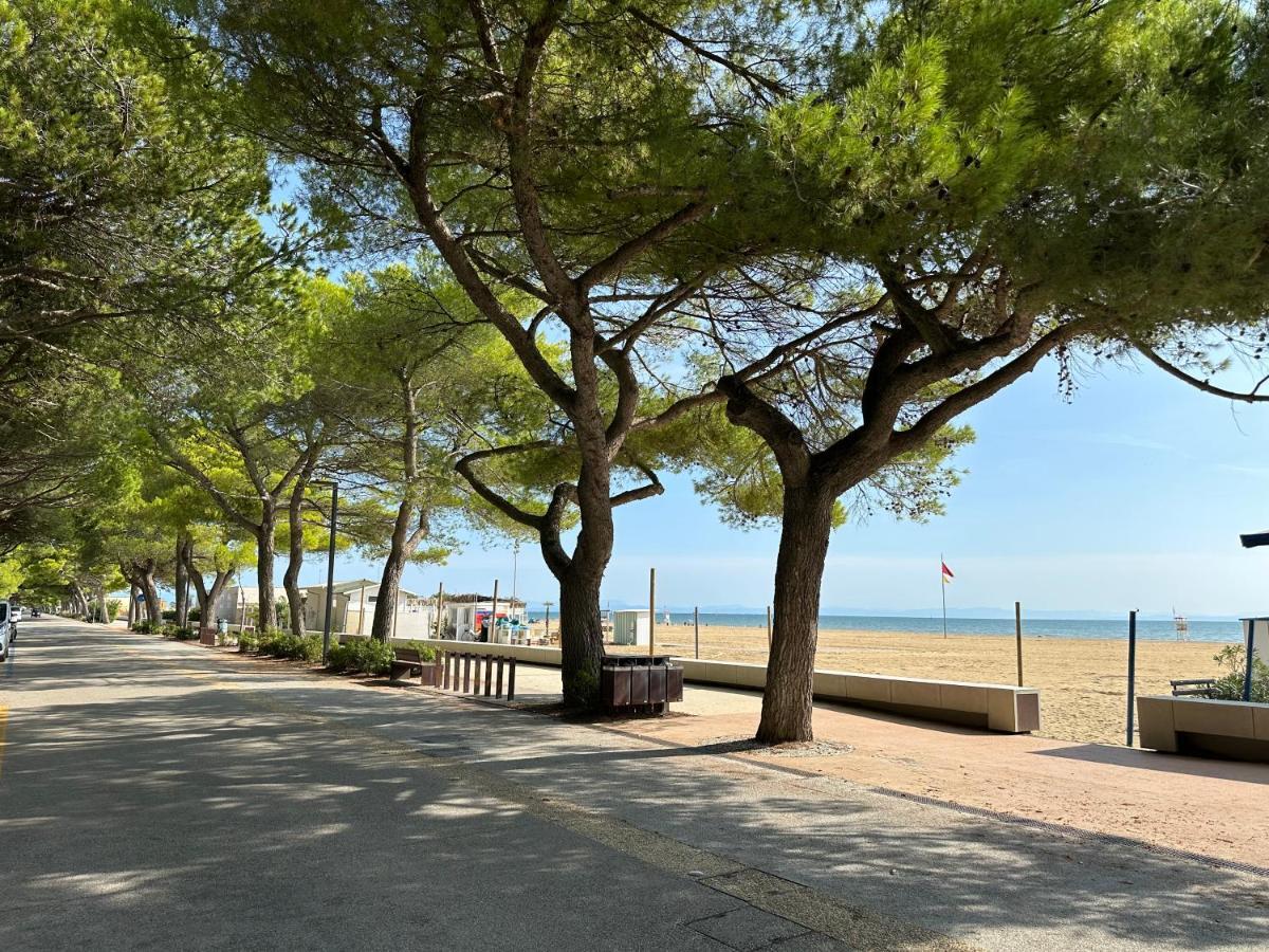 Beach Front Apartment Sabbiadoro Линьяно-Саббьядоро Экстерьер фото