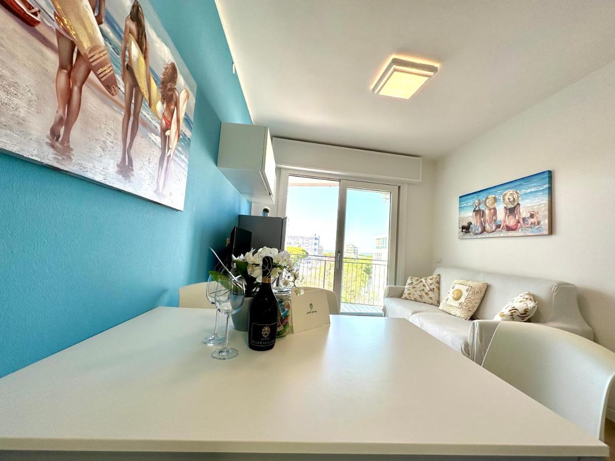 Beach Front Apartment Sabbiadoro Линьяно-Саббьядоро Экстерьер фото