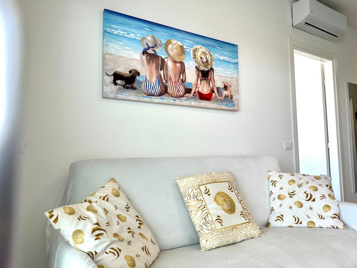 Beach Front Apartment Sabbiadoro Линьяно-Саббьядоро Экстерьер фото