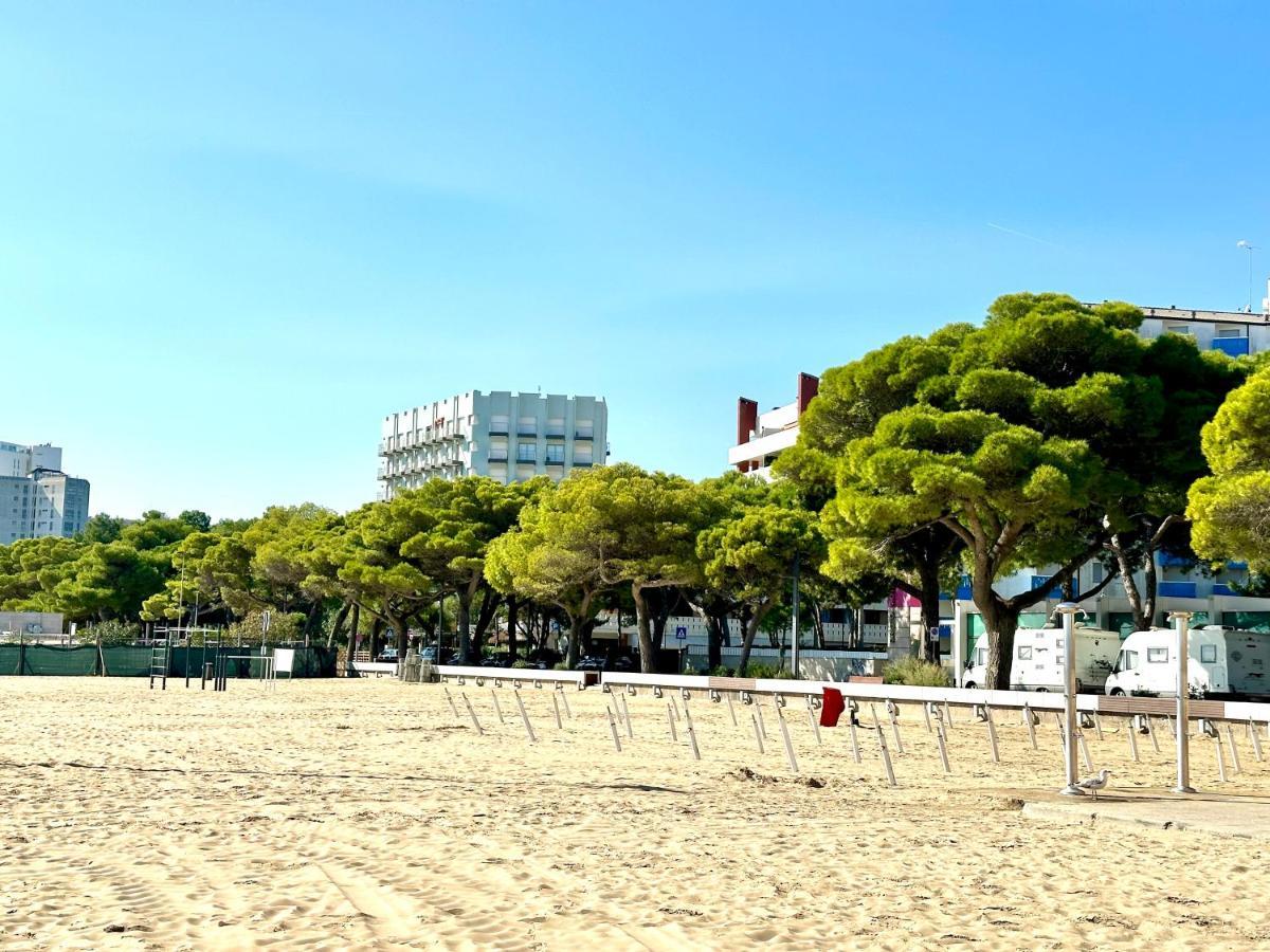 Beach Front Apartment Sabbiadoro Линьяно-Саббьядоро Экстерьер фото